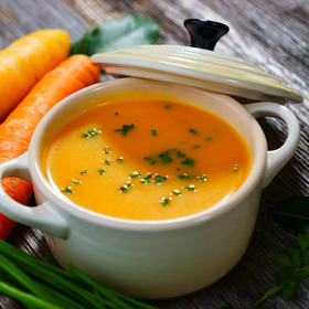 Karotten-Ingwer-Suppe mit Vitamin A für die Haut.